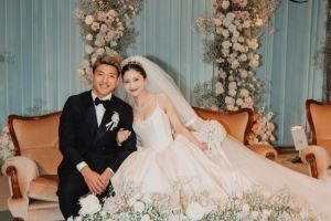 日本国脚堂安律与女友明松美玖结婚，在社媒晒出结婚照