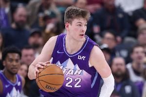 降维打击！菲利波夫斯基17中12砍全场最高32分外加6板5助