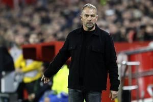 记者：弗里克给巴萨球员放了两天假，下周三恢复训练