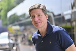 天空：尽管合同明夏到期，但格拉斯纳正为长期执教水晶宫做准备