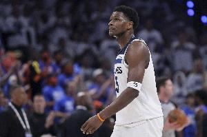 康利：华子心态改变很多休赛期主动组织大家训练 已成长为领袖了