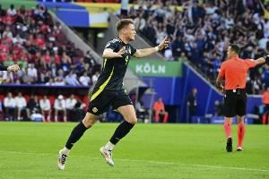 麦克托米奈：两战两胜但我们仍需提升表现，继续展现出韧性