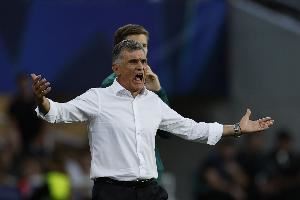 奥林匹亚科斯主帅：无法理解第二张黄牌，我请求看VAR却被拒绝