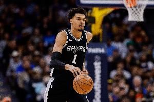 考辛斯：詹杜库退役后谁是联盟门面？文班今天就给了我们答案