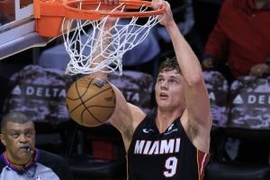 斯波：拉松先发的阵容更具活力 有时需要调整首发发挥球队全面性图片