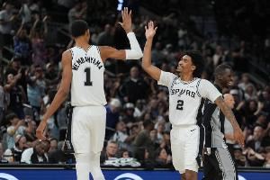 全员变强!马刺2K能力值变化:文班&哈珀等4人+1 卡斯尔+2至84